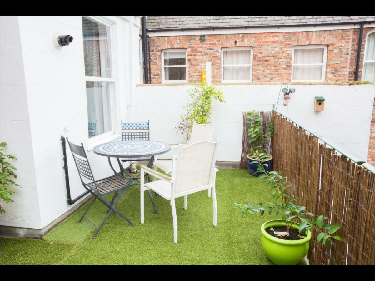 Gillygate Holiday Apartment York Bagian luar foto