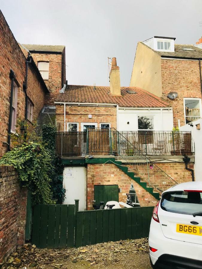 Gillygate Holiday Apartment York Bagian luar foto